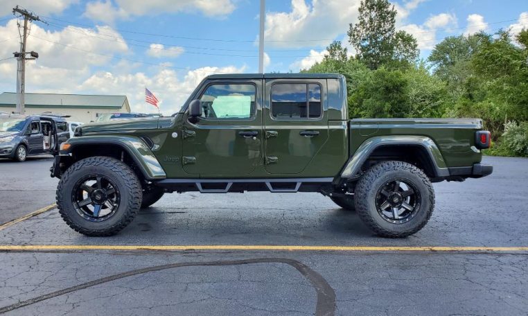 Lifted 2022 Jeep Gladiator - Rocky Ridge Trucks K2 | 30686T - Sherry 4x4